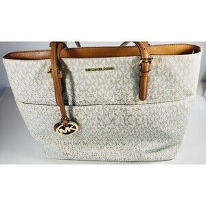 Michael Kors Bedford Large Tote, excellent condition very minor wear